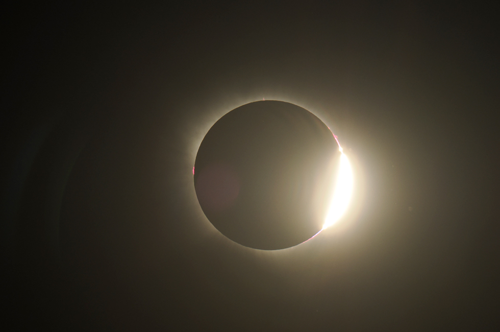 19 h 32 min 04 seg Anillo de Diamante